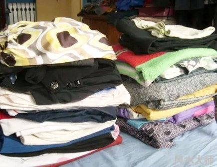 旧衣服放家里压运气吗