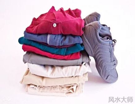 旧衣服放家里压运气吗