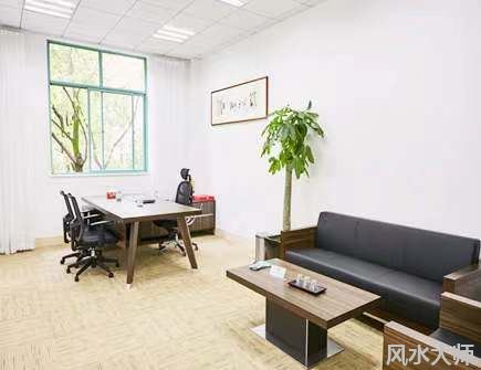 办公桌左边摆什么好