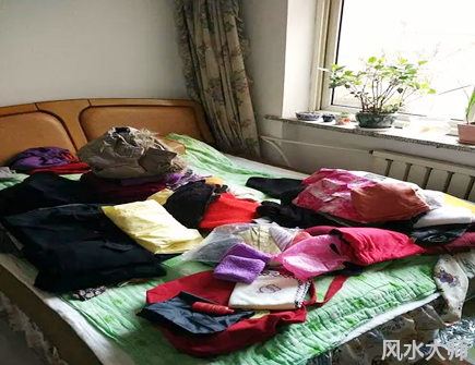 旧衣服放家里压运气吗