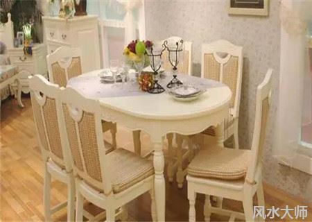 餐桌不能随便放什么东西