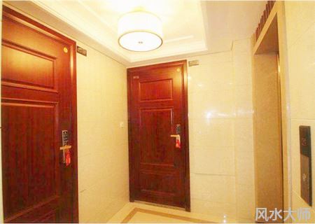 家里大门上挂什么辟邪