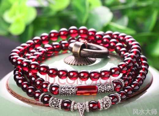 女人戴石榴石有什么讲究