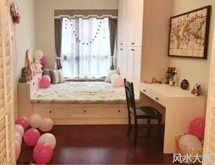 书桌放在床尾吉利吗