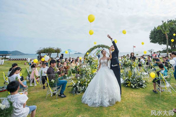 参加婚礼衣服颜色讲究