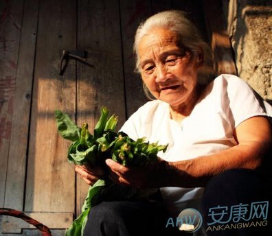 梦到去世的老人又去世了一遍