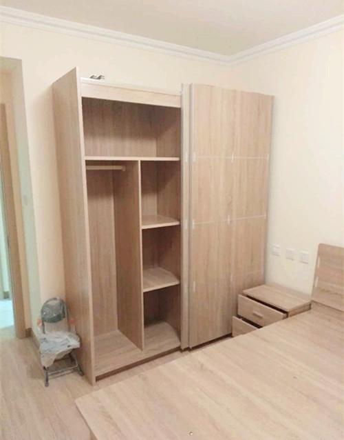 卧室衣柜和床正确摆放