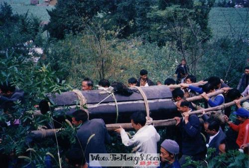 梦见有人抬自己