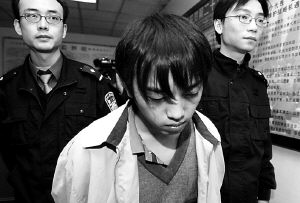 梦见有人持刀杀人