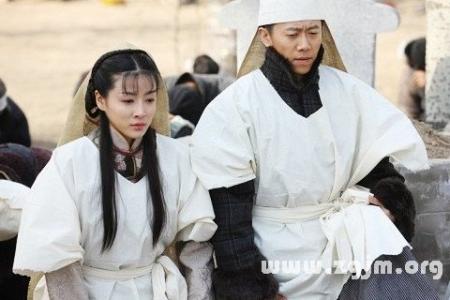 梦见有人穿白色孝衣