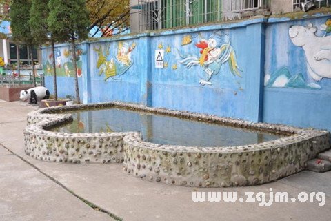 梦见水池里有人