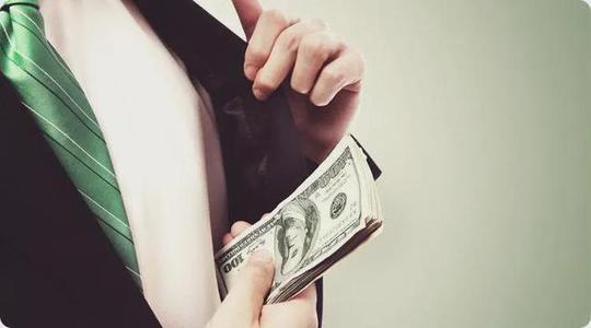 梦见有人给别人钱